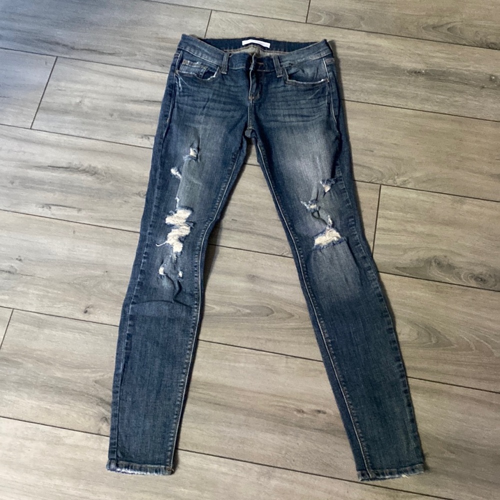 Distressed Jeans Daytrip